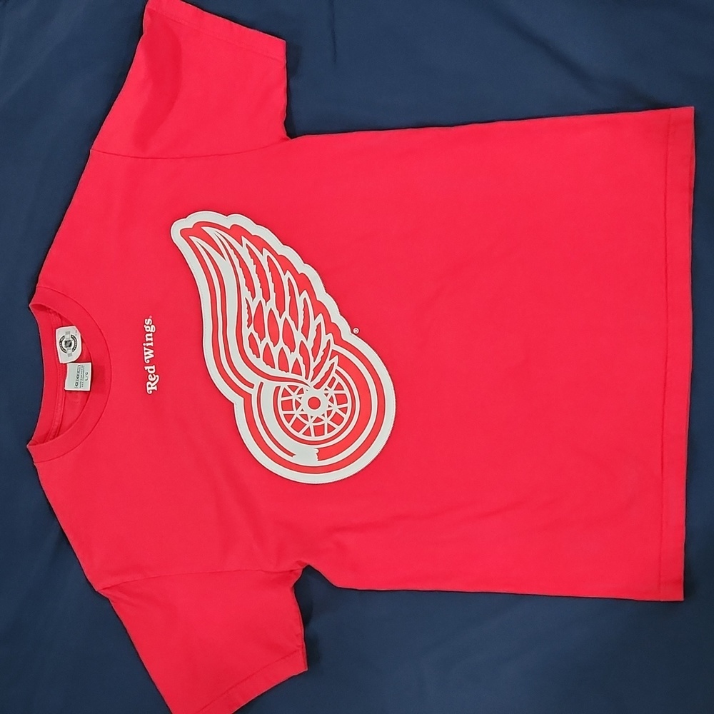 Men's large Detroit Red Wings t-shirt from CCM